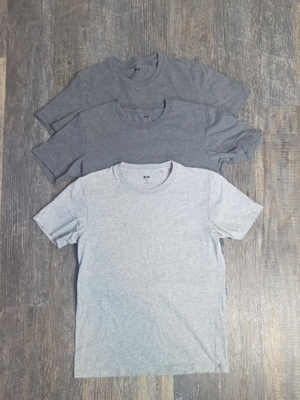 Uniqlo Short Sleeve Crew Neck 3 Pack Tees - Light Gray & Dark Gray